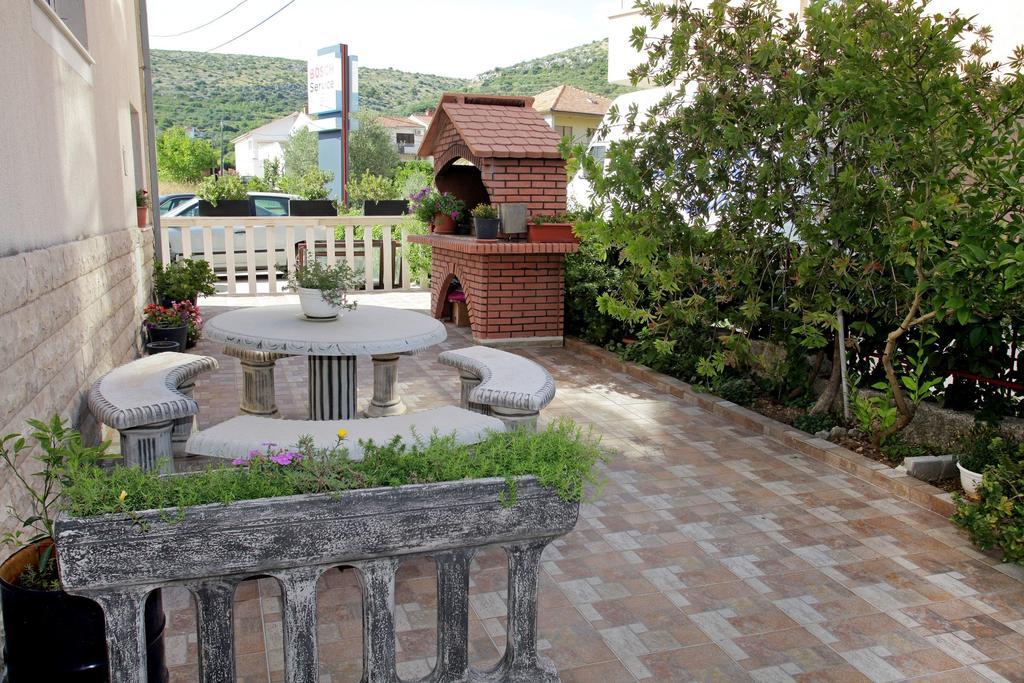 Apartments Marija Трогир Екстериор снимка