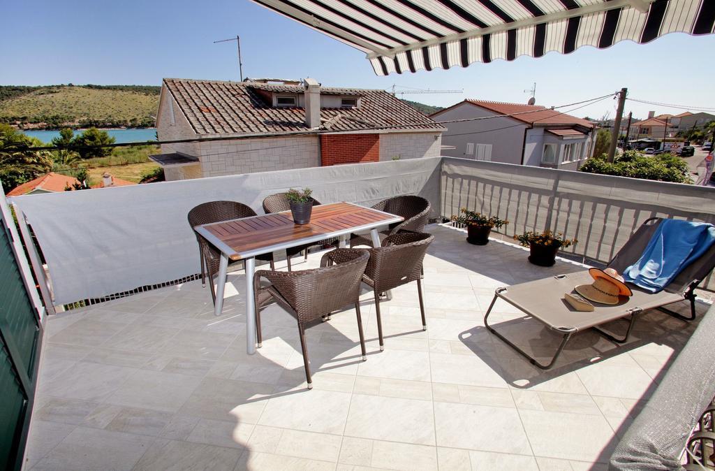 Apartments Marija Трогир Екстериор снимка